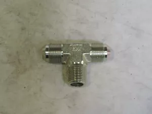 AEROQUIP 2030-8-10S ADAPTER, SAE 37 - Picture 1 of 4
