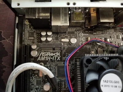 PC/Combo ASRock AM1B-ITX con CPU, 120 GB estado sólido, 8 GB DDR3, estuche Foto 1 de 4