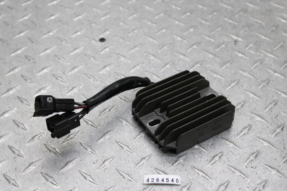 Suzuki SV650S 2007 regulador rectificador voltaje 32800-16G00  Foto 1 de 4