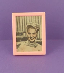 Adele Jergens - Original Vintage Miniature Picture in Plastic Stand Up Frame - Imagen 1 de 1