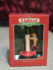HALLMARK KEEPSAKE MAGIC LIGHTED ORNAMENT BEARLY REACHING - Picture 1 of 12