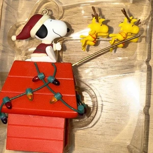 Hallmark Andenken Ornament Santa Beagle and Friends The Peanuts Gang 2005 - Bild 1 von 7