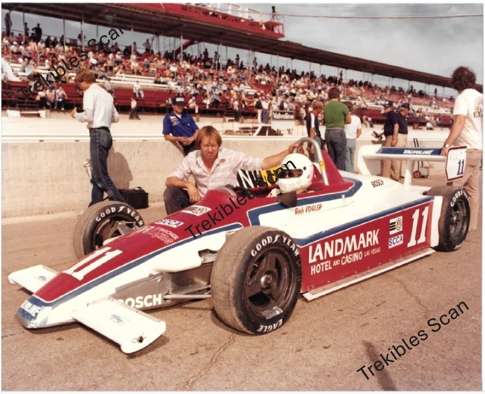 Rich Vogler en coche de carreras 1982 Phoenix International Raceway color 8x10 foto 042  Foto 1 de 1