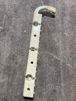 08-15 INFINITI G37/Q60 cupé soporte de parachoques trasero pasajero OEM 85220-JL00B Foto 1 de 4