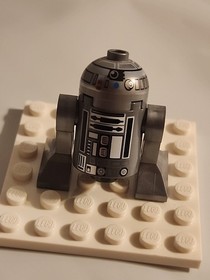 LEGO Star Wars Legends R2-Q2 Astromech Droid Minifigure 