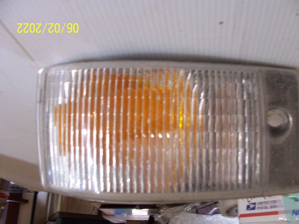 1994 1996 FLEETWOOD BROUGHAM LEFT TURN SIGNAL CORNER MARKER LIGHT cRakS USED OEM - Image 1 of 1
