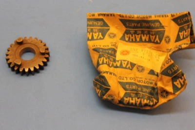 Nuevo de Lote Antiguo Yamaha 3rd Piñón Gear JT1 JT2 JT1L JT2MX 1971 1972 71 72 257-17131-01-00 Foto 1 de 4