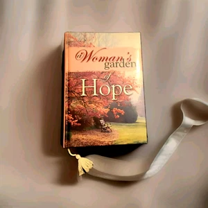 Women's Garden of Hope Hardcover Book - Foto 1 di 6