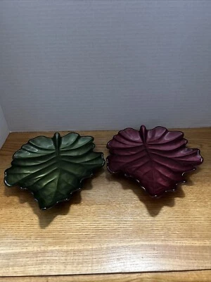 Par de hojas de detalles 1 verde 1 granate  Foto 1 de 4