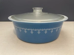 Vintage Pyrex #664 Big Bertha 4 Qt blu fiocco di neve ghirlanda casseruola piatto CON COPERCHIO - Foto 1 di 8