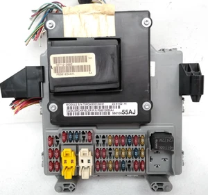 56010055AJ Jeep Liberty 2002 módulo de control de carrocería BCM interior caja de fusibles OEM I32 - Imagen 1 de 12