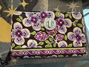 CARTERA/BOLSO DE MANO VERA BRADLEY RETIRADO PÉTALOS DE CIRUELA NOS - Imagen 1 de 5