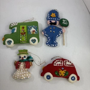 Lote De 4 Adornos Navideños De Colección Hechos A Mano Fieltro Lentejuelas #4 Coche Muñeco De Nieve Policía+ - Imagen 1 de 7