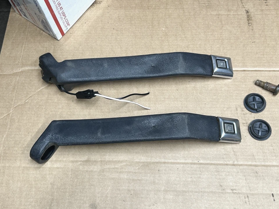 82-94 Chevy S-10 Blazer GMC S15 Jimmy Front DRIVER PASSENGER Seat Belt Buckle - Image 1 of 4