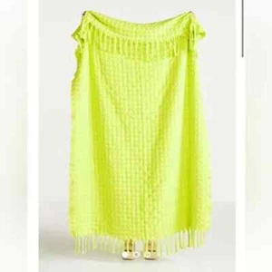 Coperta Tiro Anthropologie Tassellata Lucille 50""x70"" Giallo Citrino RARA Senza etichette - Foto 1 di 2