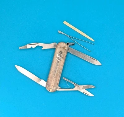 Navaja suiza Victorinox Rogue 58 mm ¡Multiherramienta! ¡Retirado! ¡Escalas translúcidas! Foto 1 de 4