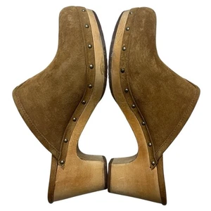 UGG Clogs Suede 9 Sheepskin Wood Platform Mule Clogs Tan Block Heel Boho Hippie - Picture 1 of 9