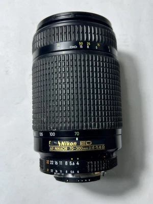 Nikon ED AF Nikkor 70-300mm 4-5.6 D FX lens HB-15 for FM F100 D780 DF D850 D7500 - Image 1 of 4
