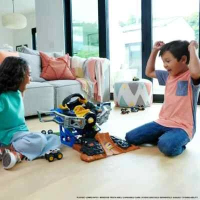 Hot Wheels Monster Trucks Robot Smasher Play Set and Car Storage Toy Kit Jump - Image 1 of 4