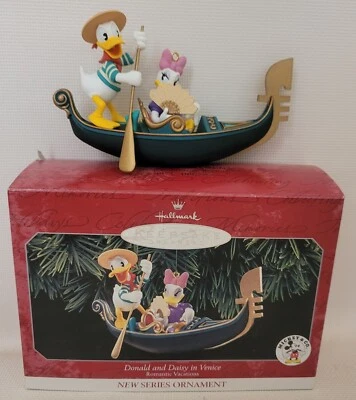 Hallmark Disney "Donald y margarita en Venecia" adorno de Navidad Foto 1 de 4