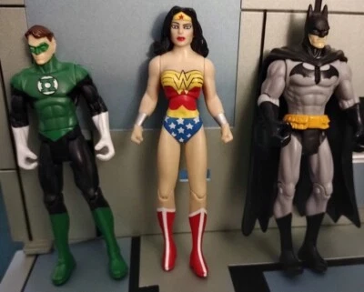 DC Universe Infinite Heroes Batman Wonder Woman Green Lantern lote 3.75" Foto 1 de 4