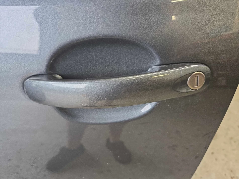 Used Front Exterior Door Handle fits: 2009 Volkswagen Jetta assembly exc. City S - Изображение 1 из 4