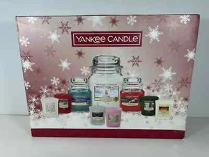 Large Yankee Candle Christmas Gift Set - 1 Med Jar, 2 Small Jars, 6 Votives - Picture 1 of 8