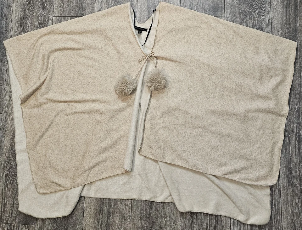 Xale forrado de pele sintética Marc New York Andrew Marc bege tamanho único borlas pom pom - Imagem 1 de 4