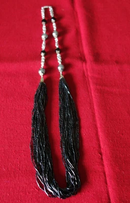 COLLIER ANCIEN SAUTOIR PERLE DE VERRE NOIRE ET NACRE GRISE - Photo 1/4