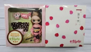 Strawberry Millefeuille Petite Blythe CWC x Mamechiyo CWC Exclusive TAKARA TOMY - Picture 1 of 5