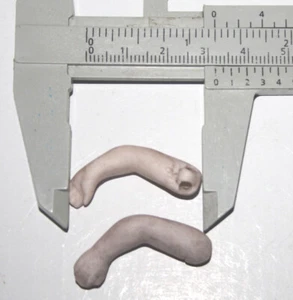 Antique Googly Kewpie Bisque arms for all bisque mignonette c. 1 1/4" - 32mm - Picture 1 of 4