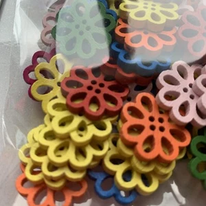 49 Assorted Flower Buttons. Ideal For Scrapbooking Or Embellishing Projects - Picture 1 of 7