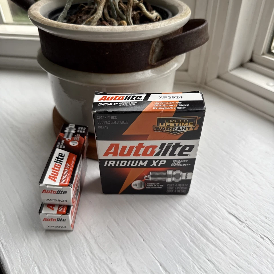 (6) Auto Lite XP3924  Iridium High Performance Spark Plugs - Image 1 of 2