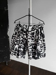 Alexander McQueen Shorts schwarz weiß bedruckt Grafiti Taschen Freizeit Gr. IT48, S - Bild 1 von 7