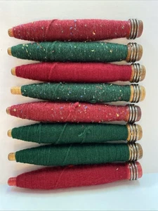 8 Antique Wooden Spools Thread Bobbins Spindles Yarn Green & Red Christmas - Picture 1 of 5