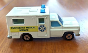 Escaso AMARILLO INT Matchbox Superrápido MB41 Ambulancia Servicio Médico de Emergencia - Imagen 1 de 6