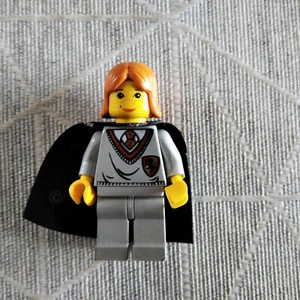 LEGO - minifig HARRY POTTER 2002 Ginny Weasley, Gryffindor Shield Torso - Imagen 1 de 1