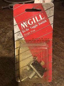 NUOVO McGill 20A interruttore a levetta monopolare 12VDC SPST on-off MADE IN USA - Foto 1 di 3
