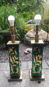 Paar MCM smaragdgrüne Glas Tischlampen mit Gold Detail Messing Sockel - Bild 1 von 14