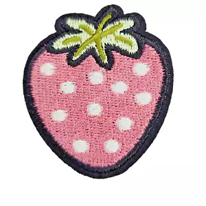 Strawberry Iron on Patch Fruit Embroidered Sew Fun 4.5cm x 5cm Comedy Comic P686 - Foto 1 di 3