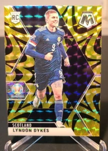 Tarjeta de novato Lyndon Dykes 2020-21 Panini Mosaic Gold reactive No. 81 Escocia - Imagen 1 de 2