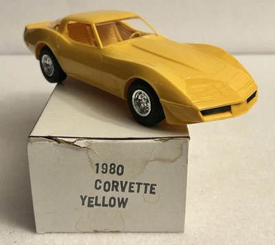 Chevy Corvette 1980 vintage MPC/AMT amarillo 1/25 plástico concesionario modelo promocional Foto 1 de 4