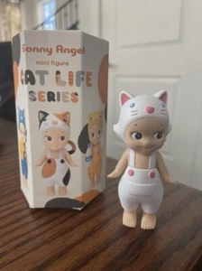 NEW Sonny Angel Cat Life Series Figure White Cat Chicken Opened Packaging US - Picture 1 of 1