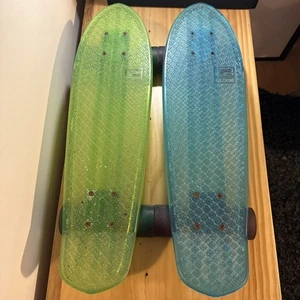 2 x Globe Bantam 24” Monopatín Patín Penny Board Camiones Inclinados - Imagen 1 de 10