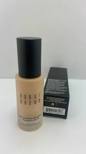 Bobbi Brown Skin Long-Wear Weightless Foundation SPF 15 – N-030 Neutral Sand - Picture 1 of 3
