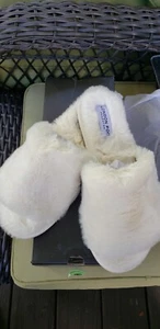 London Fog Lilly Women's Fuzzy Slippers, White, ivory, Size 9.0 - Picture 1 of 6