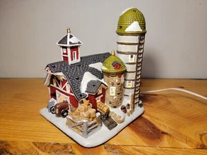 2015 LEMAX Enchanted Forest Christmas "RED BARN" #90374 - Picture 1 of 15