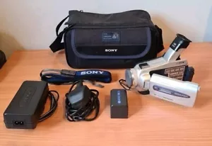Cámara videocámara Sony DCR-TRV25E digital Handycam MiniDV - necesita una batería nueva - Imagen 1 de 12