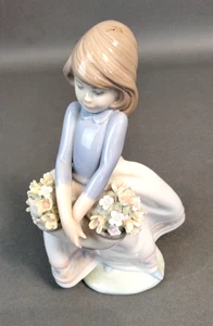 Lladro 'May Flowers' Girl Figurine - #5467 - Porcelain AM/JE - Picture 1 of 11