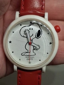 Reloj De Colección Amitron Peanuts Snoopy Raro Cara Blanca Nuevo Murciélago/Banda Funciona Banda Roja Difícil de Encontrar - Imagen 1 de 24